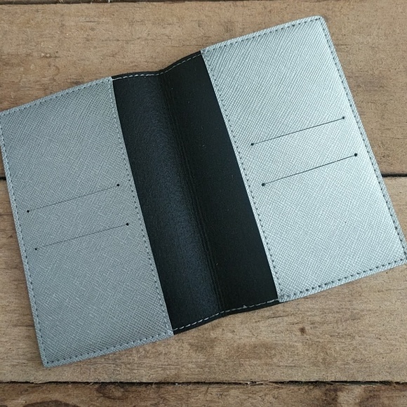 Textured silver travel wallet | passport holder - Picture 2 of 3